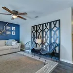 Driftwood Castle Urban Oasis With Firepit Near Convention Center And Amalie Arena, Room For 6