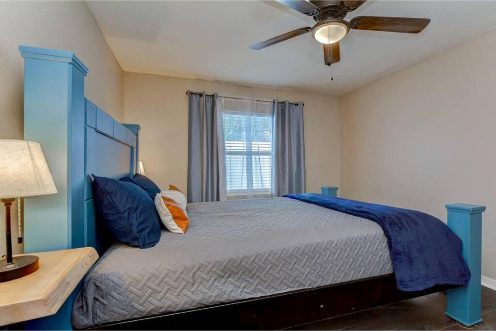 Apartment Driftwood Castle Urban Oasis With Firepit Near Convention Center And Amalie Arena, For 6 Tampa