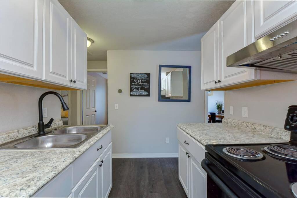 Driftwood Castle Urban Oasis With Firepit Near Convention Center And Amalie Arena, For 6 Apartment