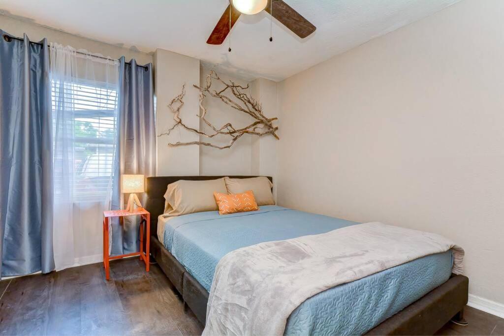 Apartment Driftwood Castle Urban Oasis With Firepit Near Convention Center And Amalie Arena, For 6 *
