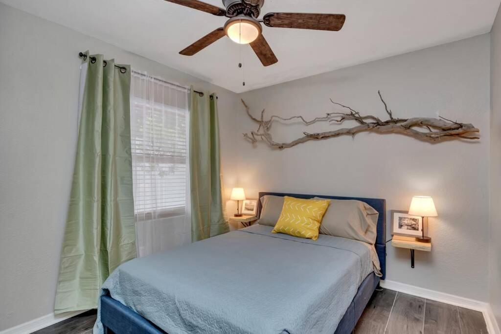 Apartment Driftwood Castle Urban Oasis With Firepit Near Convention Center And Amalie Arena, For 6 Tampa