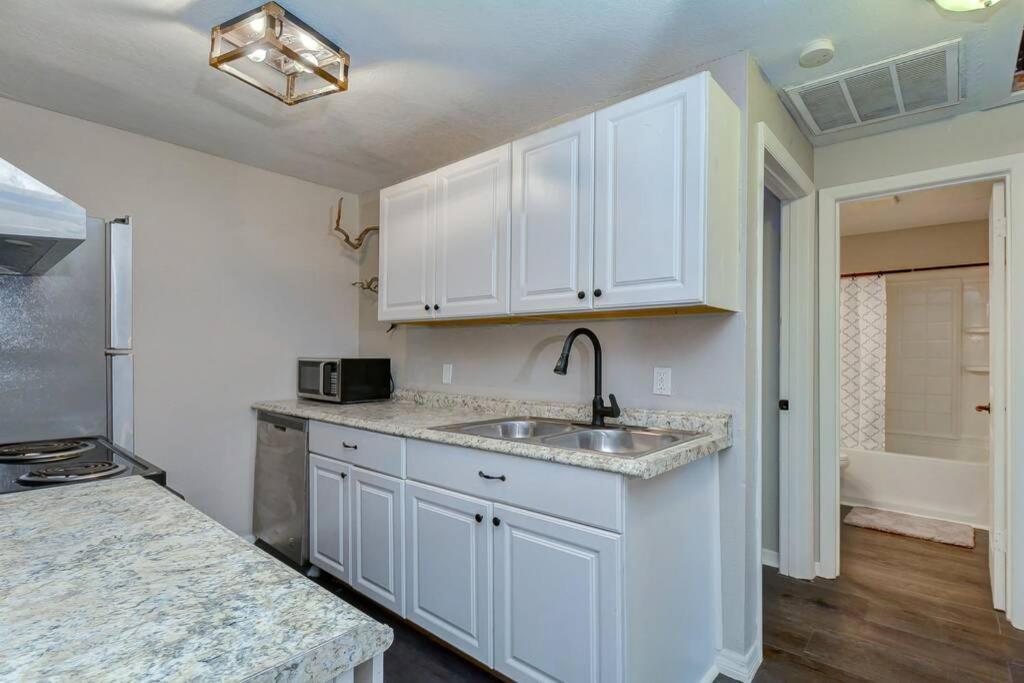 Driftwood Castle Urban Oasis With Firepit Near Convention Center And Amalie Arena, For 6 Tampa
